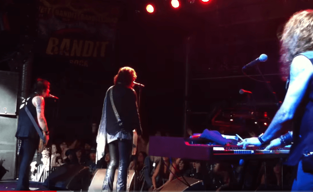 Cinderella Gypsy Road Live backstage @ Klubben 2011 – Gary Corbett Keyboards